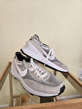Nike waffle One summit white Sz 38 US 6. Women Equivalent To Sz 7